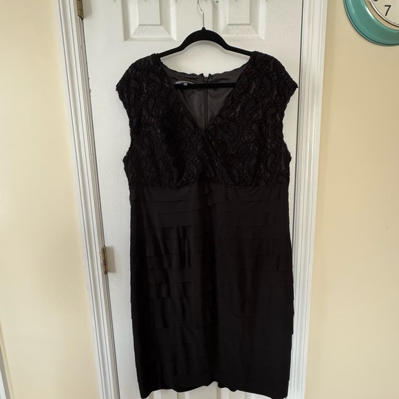 Jones Wear Black Cap Sleeve Gown for Cocktail - Picture 1 of 8